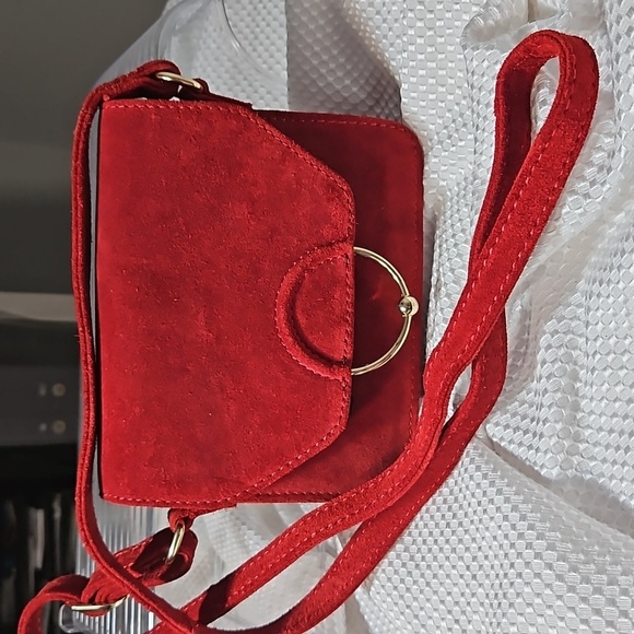 ASOS DESIGN SUEDE RING BALL CROSSBODY BAG IN RED - Picture 2 of 8